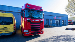 20260329-Tom-Holding-00068